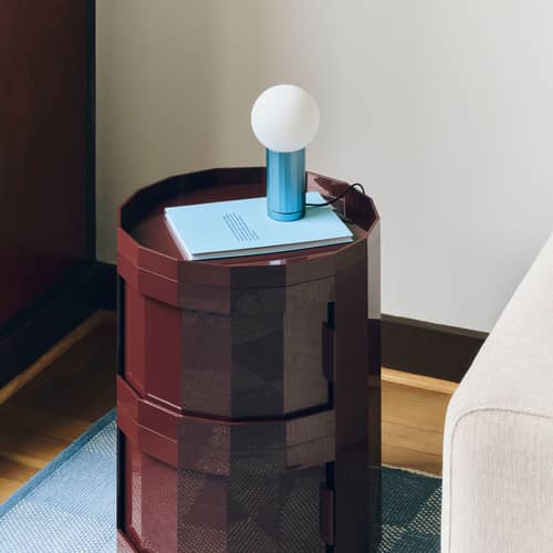 Lampe de table Turn On - Hay - Bleu anodisé - Aluminium, Verre opalin