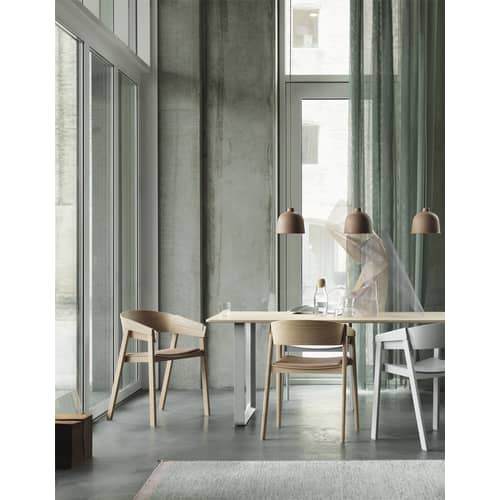 Cover Armchair natural wood - Muuto - Oak / Cognac Leather - Full grain leather, Oak
