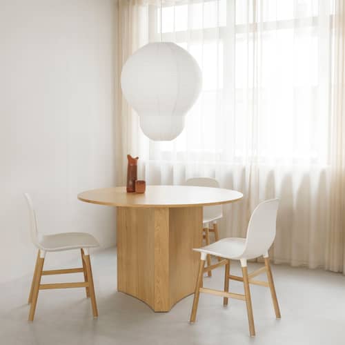 Chaise Form plastique vert / Pied chêne - Normann Copenhagen - Vert  chêne - Chêne, Polypropylène