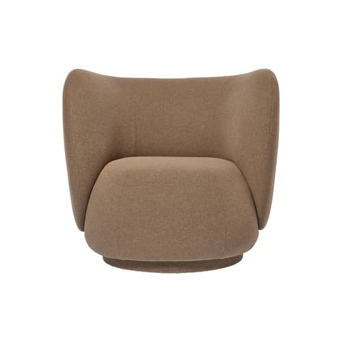 Fauteuil rembourré Rico / Tissu polyester - Ferm Living - Sable foncé (tissu polyester) - Bois, Mousse, Tissu polyester