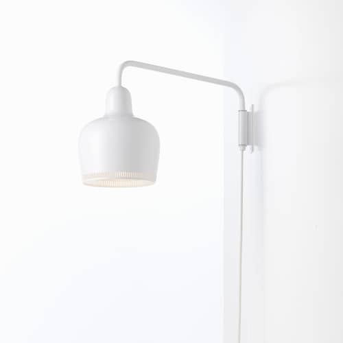 Golden Bell A330S Wall light with plug metal white / Alvar Aalto, 1937 - Swivel Arm - ARTEK - White - Spun steel