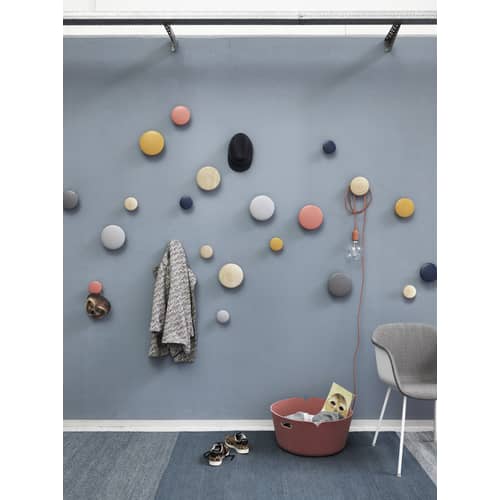 Patère The Dots Wood XS / Bois - Ø  6,5 cm - Muuto - Vert ancien - Frêne teinté