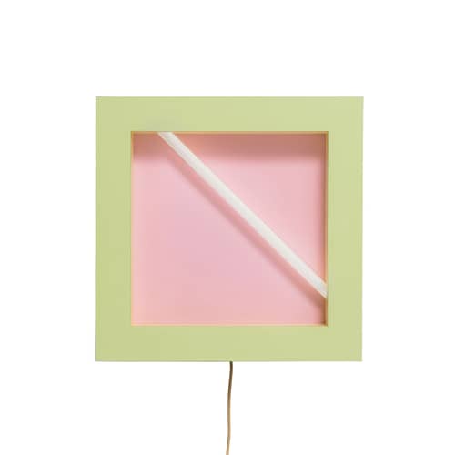 Applique con presa Negresco materiale plastico legno rosa giallo / By Martine Bedin, 1981 - 60 x 60 cm - Memphis Milano - Giallo, rosa e nero - , Legno