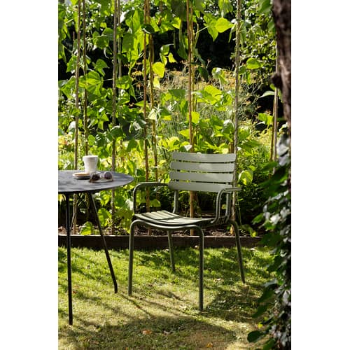 Fauteuil empilable ReCLIPS plastique vert / Accoudoirs métal - Plastique recyclé - Houe - Vert Olive - Aluminium thermolaqué, Plastique recyclé