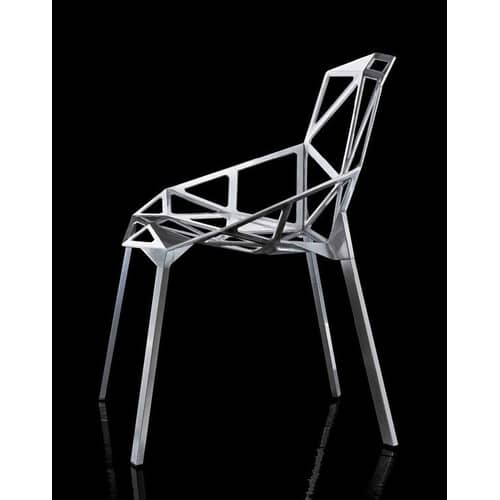 Chaise empilable Chair one métal noir / Konstantin Grcic, 2003 - Magis - Noir / Pieds noirs - Aluminium verni, Fonte d\'aluminium vernie
