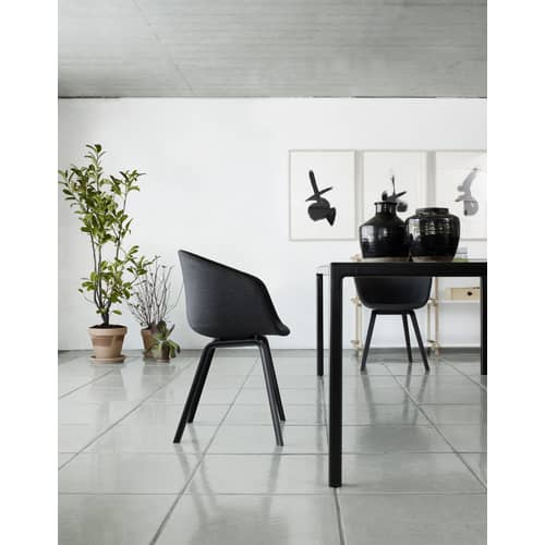 Fauteuil rembourré About a chair AAC23 tissu gris noir / Tissu intégral & chêne teinté - Hay - Gris foncé / Noir - Contreplaqué de chêne teinté, Mousse, Polypropylène, Tissu