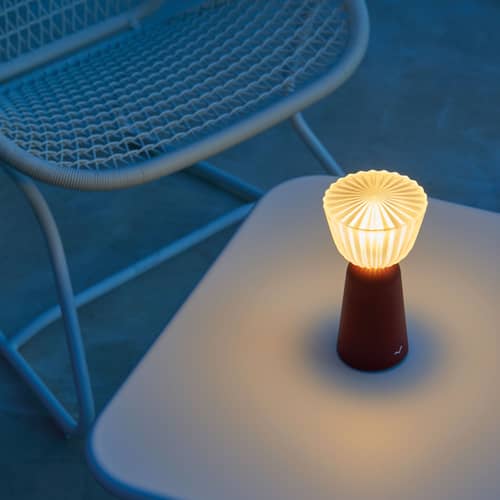 Lampe extérieur sans fil rechargeable Swiing LED / H 20 cm - Fermob - Cerise noire - ABS recyclé, Aluminium, Polycarbonate