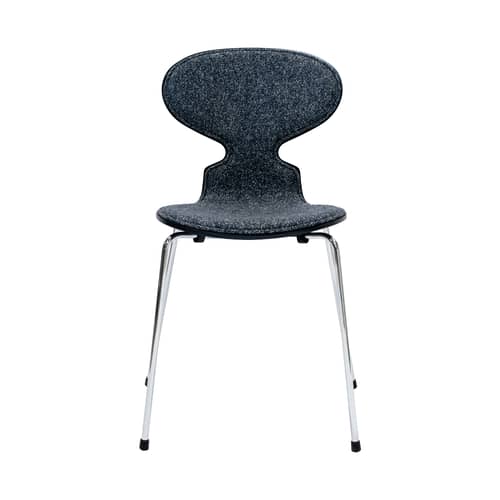 Chaise rembourrée Fourmi tissu bleu / Empilable - Arne Jacobsen, 1952 - Fritz Hansen - Bleu Dusty (tissu Vanir 733) / Coque bleu nuit - Acier chromé, Mousse polyuréthane, Placage de frêne teinté, Tissu