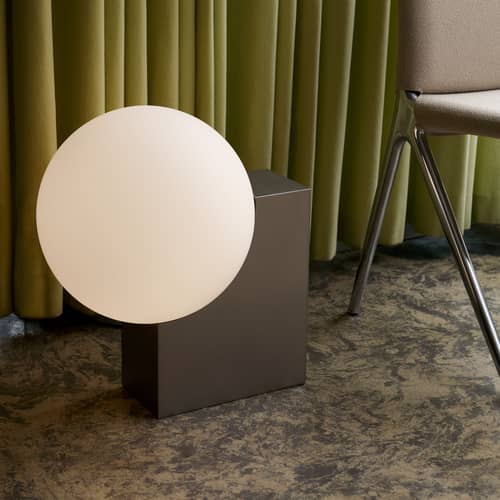 Lampe de sol Journey SHY4 / H 44,5 cm - &tradition - Acier brossé - Acier brossé, Verre opalin soufflé bouche