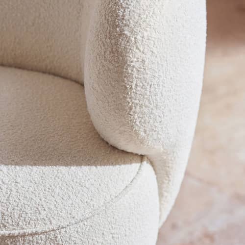 Fauteuil rembourré Giulia tissu blanc - NV GALLERY - Ecru (bouclé) - Bois certifié FSC, Mousse haute densité, Tissu bouclé