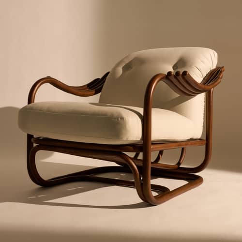Fauteuil rembourré Tria / Réédition 1973 - Gubi - Blanc (tissu coton) / Rotin foncé - Mousse, Rotin, Tissu coton