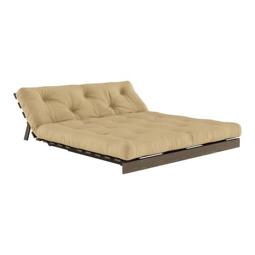 Divano convertibile Roots legno beige / L 160 cm - 3 posizioni / Struttura marrone - KARUP DESIGN - Beige dorato 758 / Legno marrone - Espanso, Fibre riciclate miste, Pino massello certificato FSC laccato, Tessuto