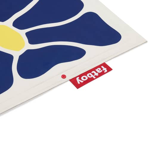 Tapis d\'extérieur Flying Carpet / 180 x 140 cm - Rembourré - Fatboy - Floral / Bleu marine & crème - Mousse, Polyester recyclé