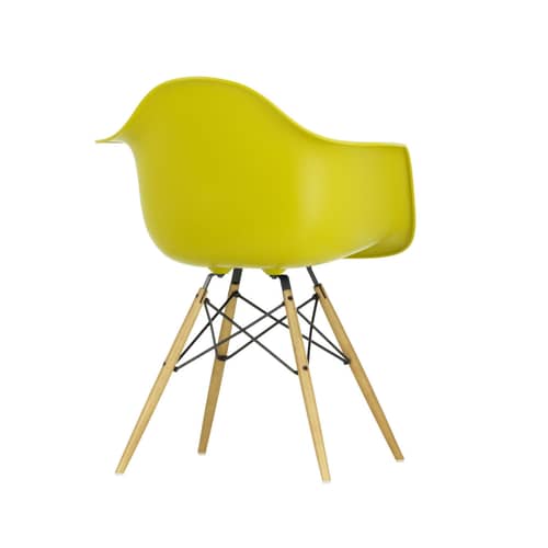 Fauteuil DAW - Eames Plastic Armchair plastique jaune / (1950) - Pieds bois clair - Vitra - Jaune moutarde / Bois clair - Érable massif, Polypropylène