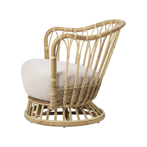 Gepolsterter Sessel Grace faser weiß / Neuauflage des Originalmodells aus dem Jahre 1936 - Rattan & Stoff - Gubi - Naturweiß (Stoff Clay) - Gewebe, Rattan, Schaumstoff