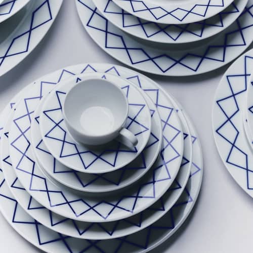 Set de 4 soucoupes / Pour tasse à espresso La Bella Tavola - Alessi - Soucoupe / Motif bleu - Porcelaine fine