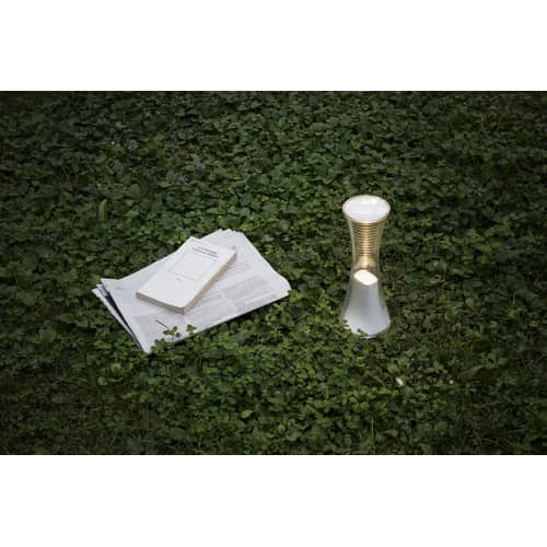 Lampada LED senza fili ricaricabile: l'illuminazione pratica e versatile