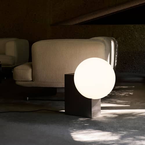 Lampe de sol Journey SHY4 / H 44,5 cm - &tradition - Acier brossé - Acier brossé, Verre opalin soufflé bouche