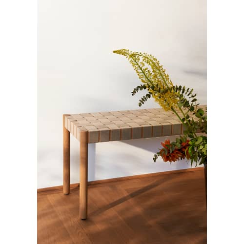 Bank Betty TK4 textil holz beige / L 105 cm - Leinengurte - &tradition - Eiche / Naturleinen - Leinen, massive Eiche