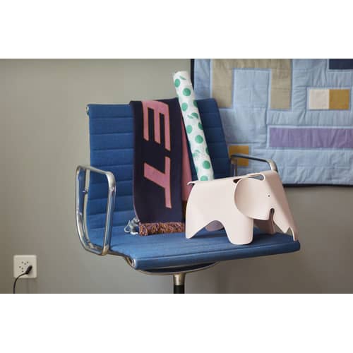 Eames Elephant Decoration plastic material pink / Small (1945) - L 39 cm / Polypropylene - Vitra - Soft pink - Polypropylene