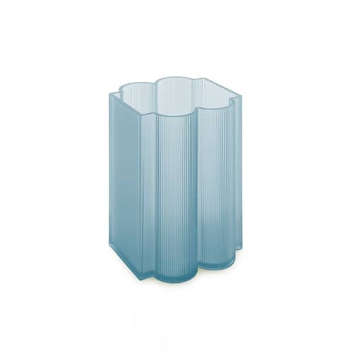 Vase Okra plastikmaterial blau / H 24 cm - Recycled / Patricia Urquiola, 2023 - Kartell - Himmelblau - Recyceltes PMMA