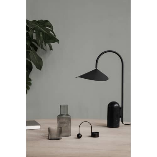 Carafe Ripple verre gris transparent / Set carafe 0,5L + 1 verre - Ferm Living - Gris fumé - Verre soufflé bouche