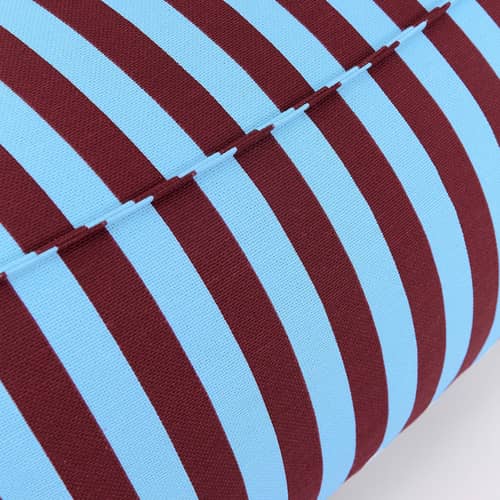 Sitzkissen Ziggy textil rot / Sitzkissen - NOBODINOZ - Bordeaux & Blau / Streifen - Expandiertes Polystyrol, Organische Baumwolle