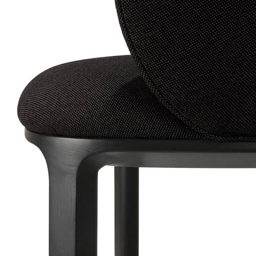 Fauteuil rembourré Unda tissu noir - Ethnicraft - Charbon / Chêne noir - Chêne massif, Mousse haute densité, Tissu polyester