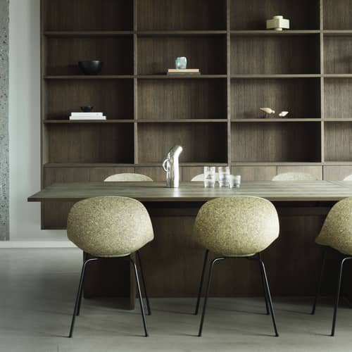 Mat Chair cane & fibres brown / Navy Alga - Normann Copenhagen - Alga (dark) / Base, legs Black - Powder coated steel, Seagrass