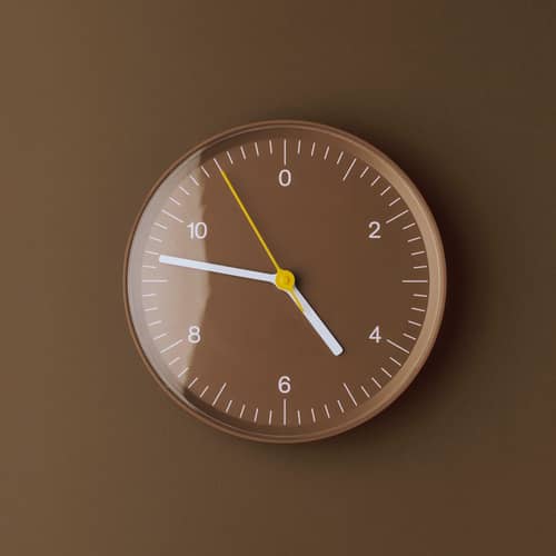 Wanduhr  plastikmaterial braun / Jasper Morrison, 2008 - Recycled - Hay - Braun - Aluminium, Polyacryl, Recyceltes ABS