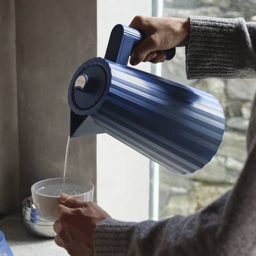 Wasserkocher Plissé plastikmaterial blau / 1,7 L - Alessi - Blau - thermoplastisches Harz