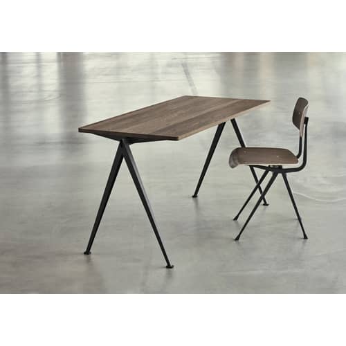 Chaise Result noir bois naturel / Réédition 1958 - Hay - Chêne fumé / Pieds noirs - Acier laqué, Contreplaqué de chêne fumé