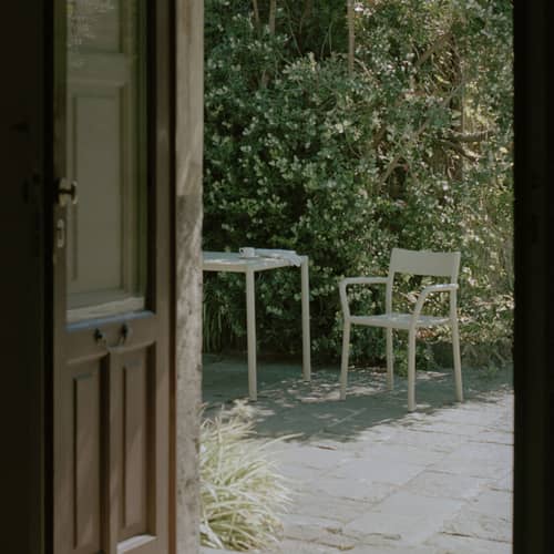 Fauteuil bridge empilable May - NEW WORKS - Gris clair - Acier