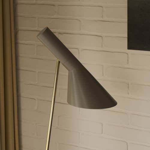 Lampadaire AJ métal gris / Orientable - Arne Jacobsen, 1957 - Louis Poulsen - Gris chaud / Laiton - Acier filé, Laiton, Zinc