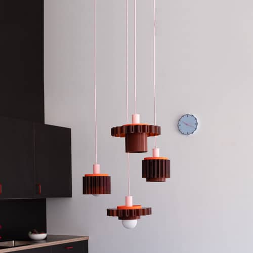Suspension Gigi Siena marron n° 4 / Ø 18 x H 21 cm - Plastique recyclé, fabriqué en France - Warren & Laetitia - Siena / Câble rose pâle, brun ambré, orange - Plastique recyclé