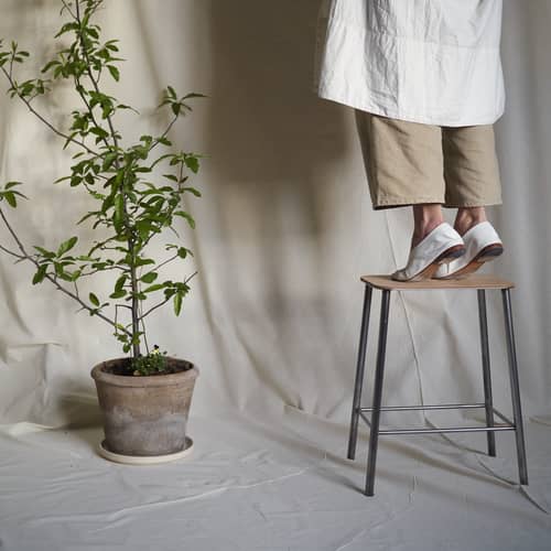 Adam Stool natural wood / H 50 cm - Indoor - Frama  - Natural oak / Warm white - Lacquered steel, Oiled oak
