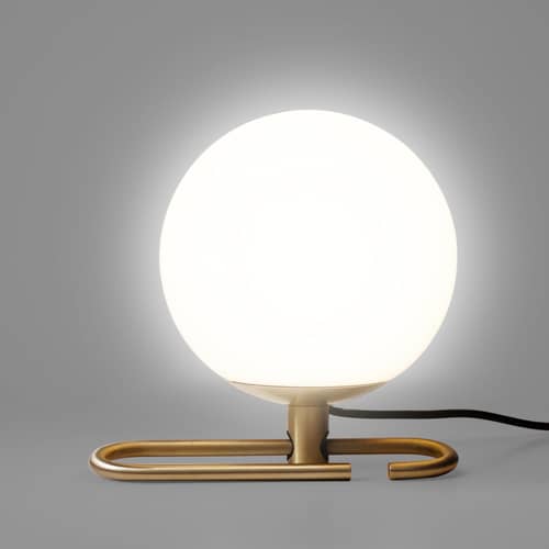 Lampe de table nh1217 métal verre or / Baladeuse - à poser ou suspendre - Artemide - Laiton / Sphère blanche - Laiton brossé, Verre soufflé