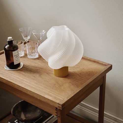 Lampe de table Soft Serve Regular jaune / H 26 cm - CRÈME ATELIER - Jaune orangé / blanc - PLA recyclé