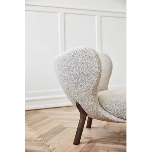 Fauteuil rembourré Little Petra VB1 / Réédition 1938 - Tissu bouclé - &tradition - Beige (tissu bouclé) / Noyer - Mousse, Noyer massif huilé, Tissu bouclé