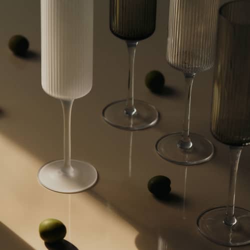 Flûte da champagne Ripple vetro grigio / Set di 2 - Ferm Living - Affumicato grigio - Vetro soffiato a bocca