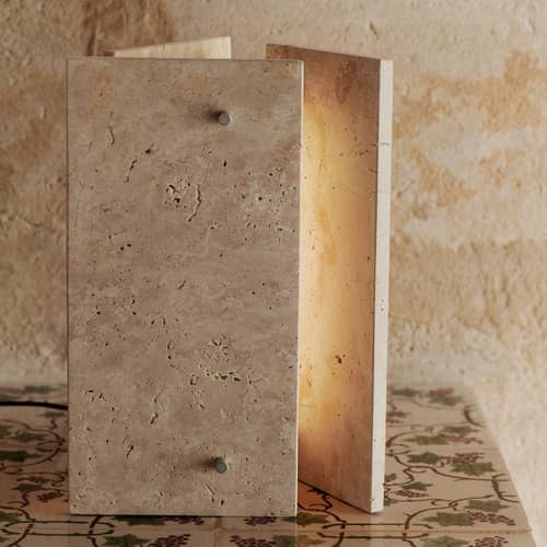 Lampe de table Oeste beige / Travertin - Ferm Living - Sable - Aluminium, Travertin