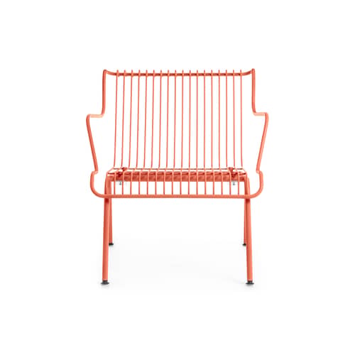 South Stackable Lounge chair with armrests metal orange / Konstantin Grcic, 2023 - Magis - Orange / Red & orange Mat - Polyolefin, Steel
