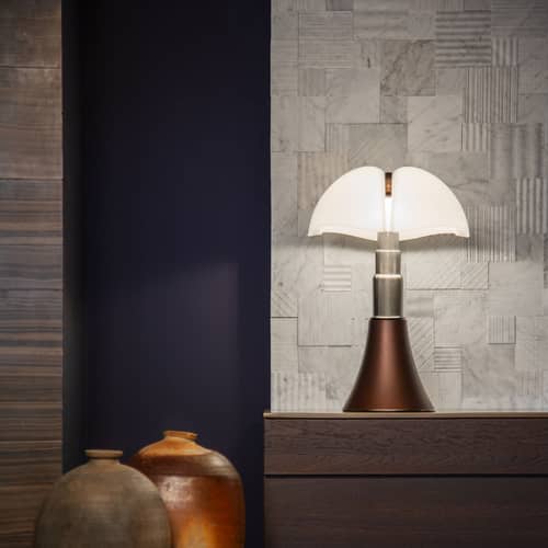 Pipistrello Medium LED Table lamp plastic material brown / H 50 to 62 cm - Gae Aulenti, 1965 - Martinelli Luce - Bronze - Chromed steel, Opal methacrylate, Varnished aluminium