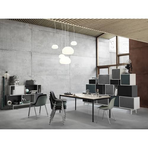 Scaffale Stacked legno naturale / Medium quadrata 43x43 cm / Con anta - Muuto - Rovere - MDF impiallacciato rovere