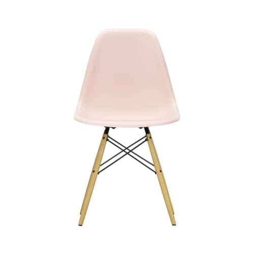Stuhl RE DSW - Eames Plastic Side Chair plastikmaterial rosa / (1950) - Beine aus hellem Holz / recycelt - Vitra - Zartrosa / Ahorn Gelbton - Massivahorn, Recycelter Kunststoff (Post-Consumer)