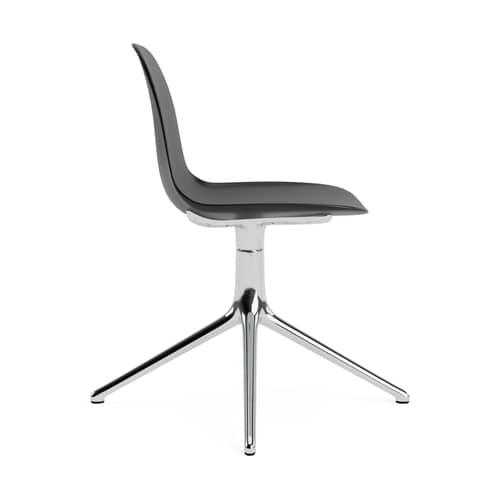 Drehstuhl Form 4L plastikmaterial schwarz - Normann Copenhagen - Schwarz / Alu-Fuß - poliertes Aluminium, Polypropylen