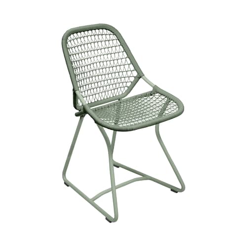 Stuhl Sixties Fermob / Sitzflche aus weichem Kunststoff-Geflecht - Grn -  Plastikmaterial | Made In Design