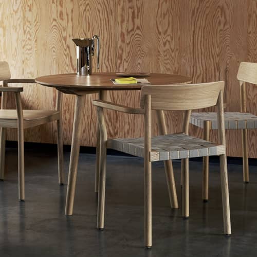 Fauteuil empilable Betty TK9 / Sangles en lin - &tradition - Chêne / Lin naturel - Chêne massif, Contreplaqué, Lin