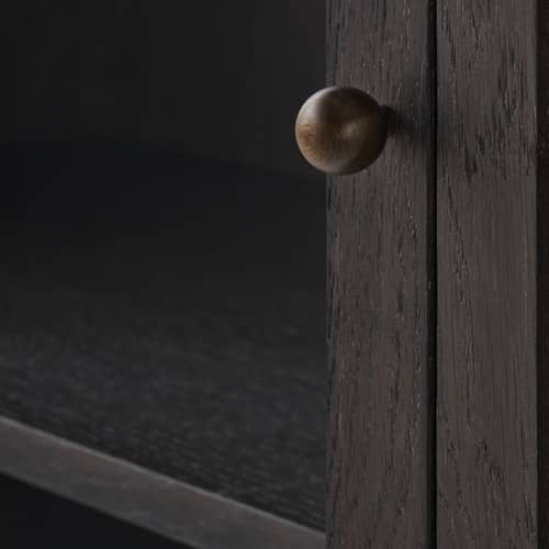Geschirrschrank Trace Single SC87 holz braun / L 50 x H 192 cm - &tradition - Eiche dunkel gebeizt - Eichenfurnier, massive Eiche, Massives Messing