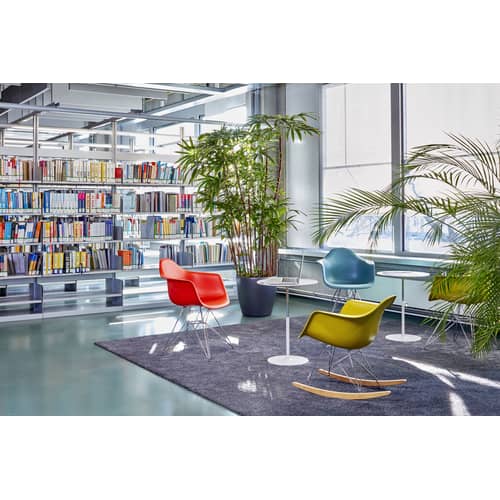Rocking chair RAR - Eames Plastic Armchair plastique blanc / (1950) - Pieds chromés & bois clair - Vitra - Blanc / Chromé / Bois clair - Acier chromé, Érable massif, Polypropylène